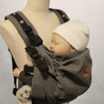 detalle-mochila-portabebes-gris